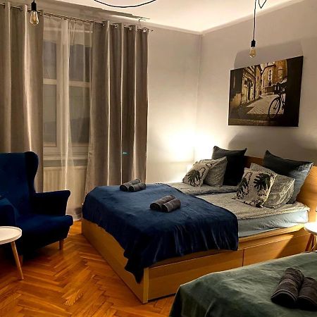 Lares And Penates Apartment Krakow Ngoại thất bức ảnh