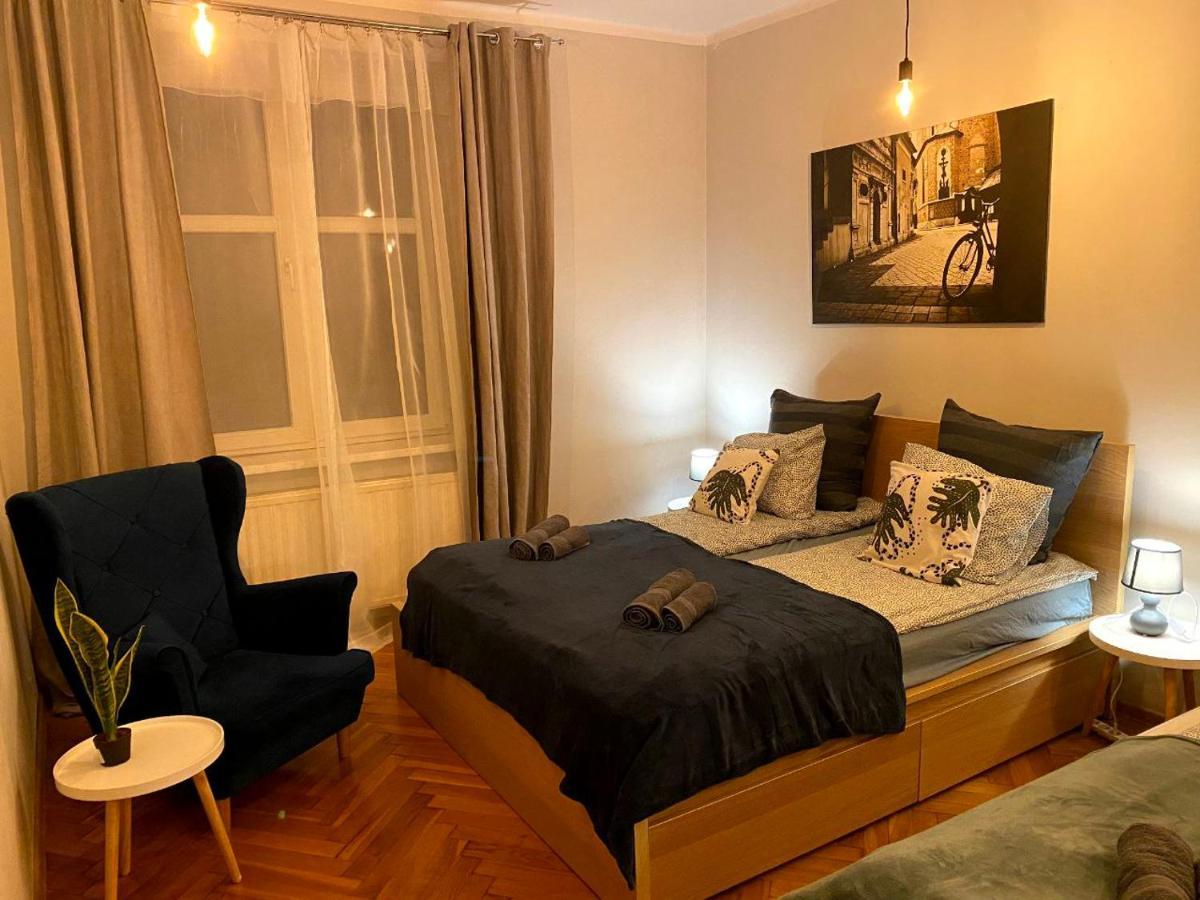 Lares And Penates Apartment Krakow Ngoại thất bức ảnh