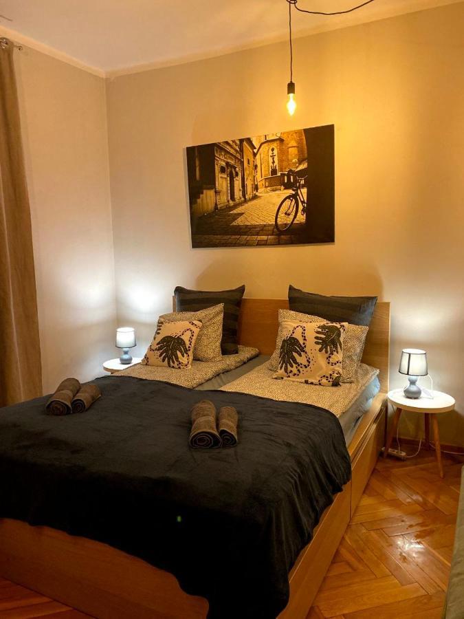 Lares And Penates Apartment Krakow Ngoại thất bức ảnh